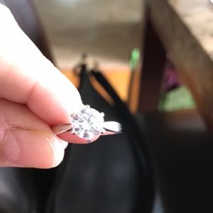 14k White gold 2.0 ct 6 prong solitaire